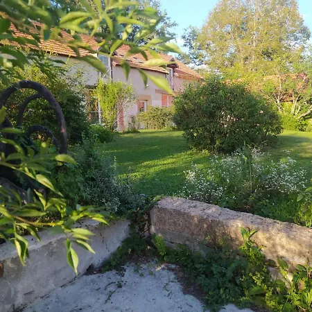 Hébergement de vacances Ressourcez-vous Dans Cette Ferme Avec Cheminee, Jardin, Terrasse Couverte Et Equipements Modernes - Fr-1-489-435